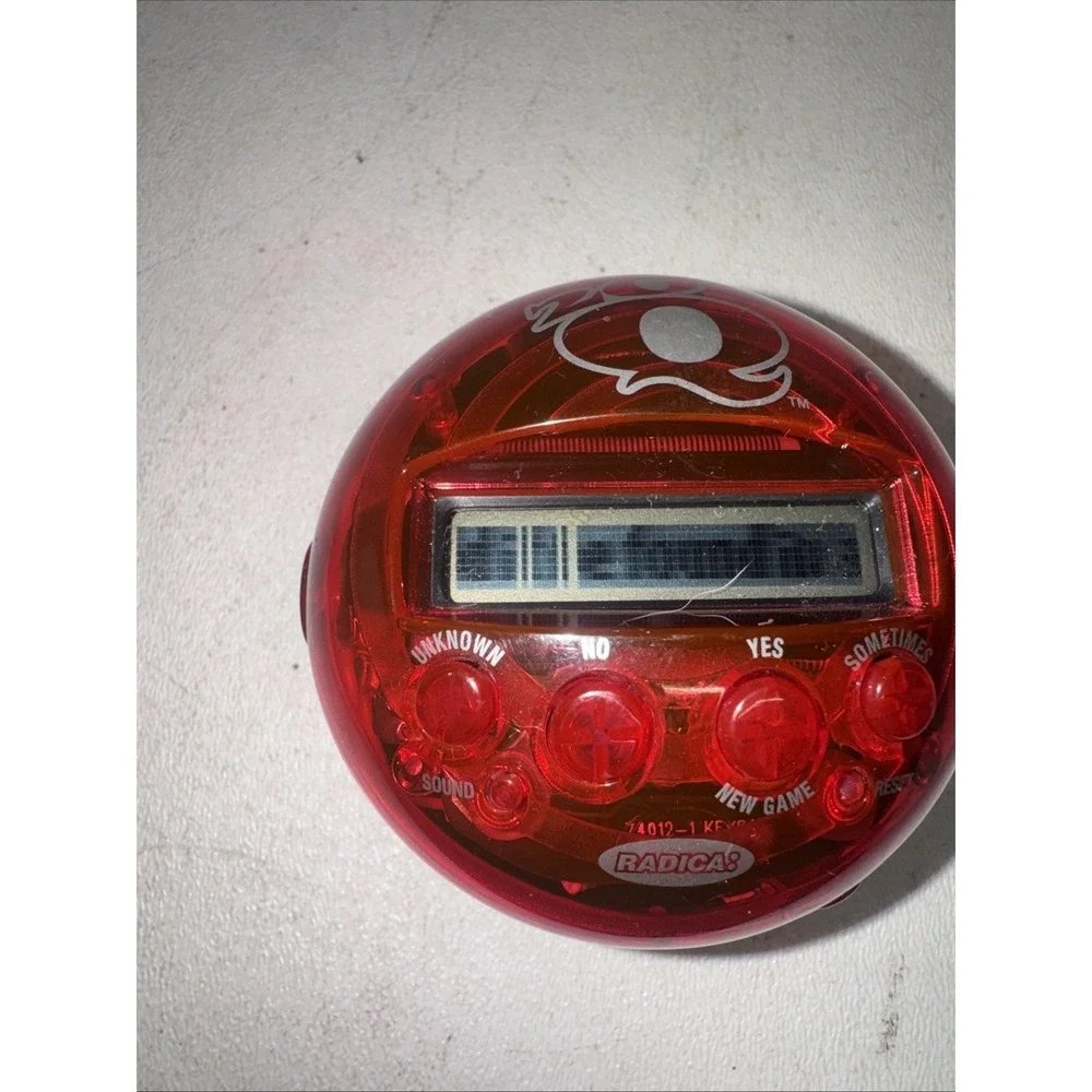 Retro 20Q Questions Red Electronic Handheld Game Radica 2005 Tested & Working